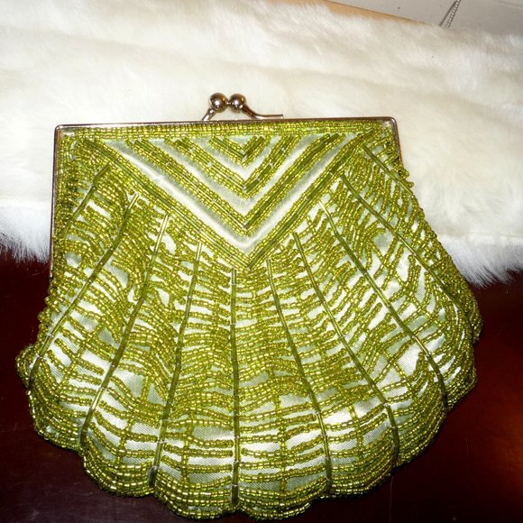 Vintage Handbags - Vintage green soft satin beaded snap closure crossbody chain strap lined purse